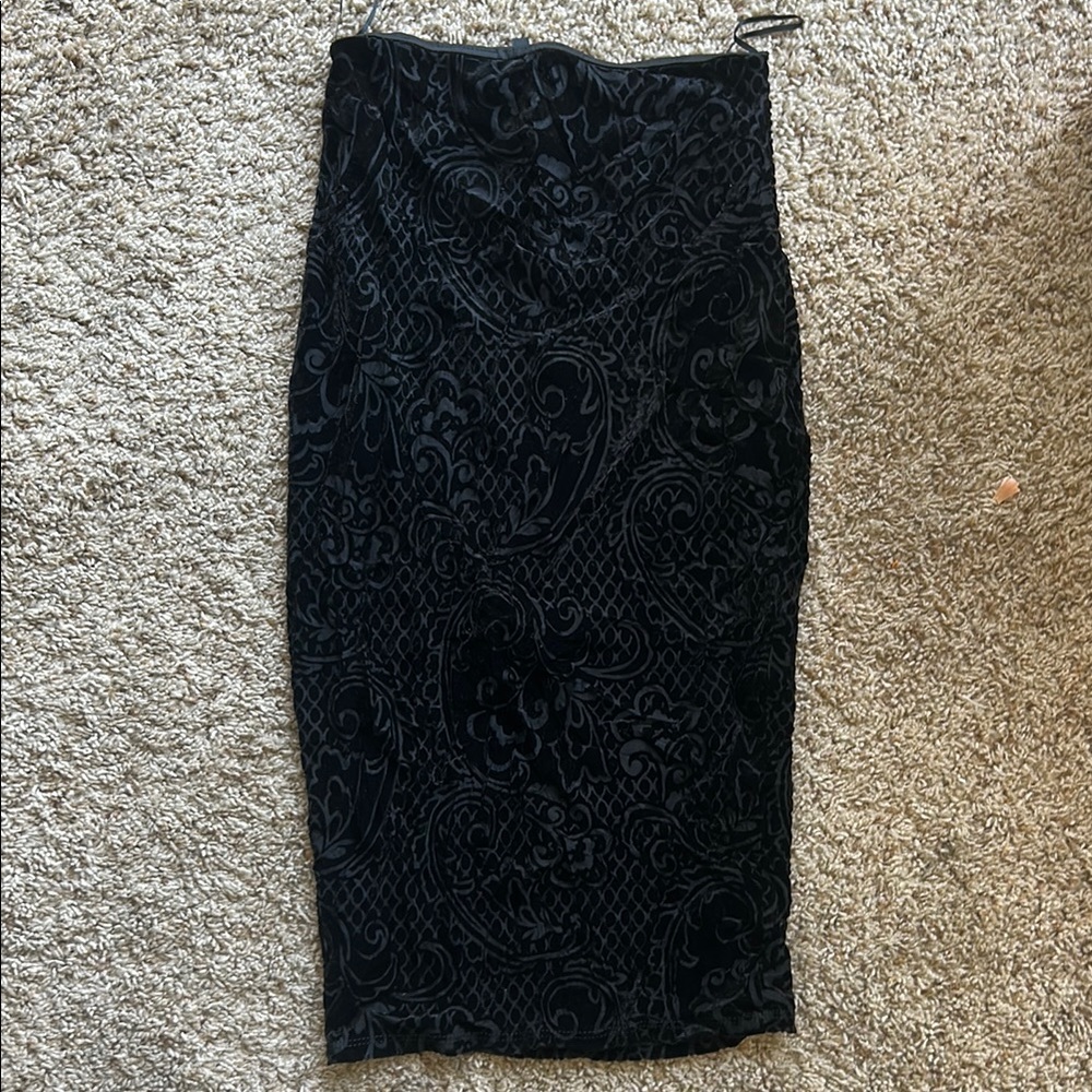Black velvet fitted Skirt